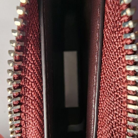 COACH 6303 Zip Card Case ID Wallet Refined Pebble Leather Silver/Wine - Picture 3 of 4